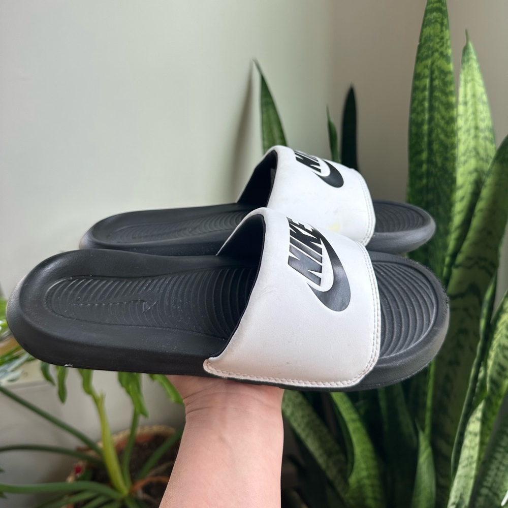 Nike Men's Victori One Black & White Sandals Slides!